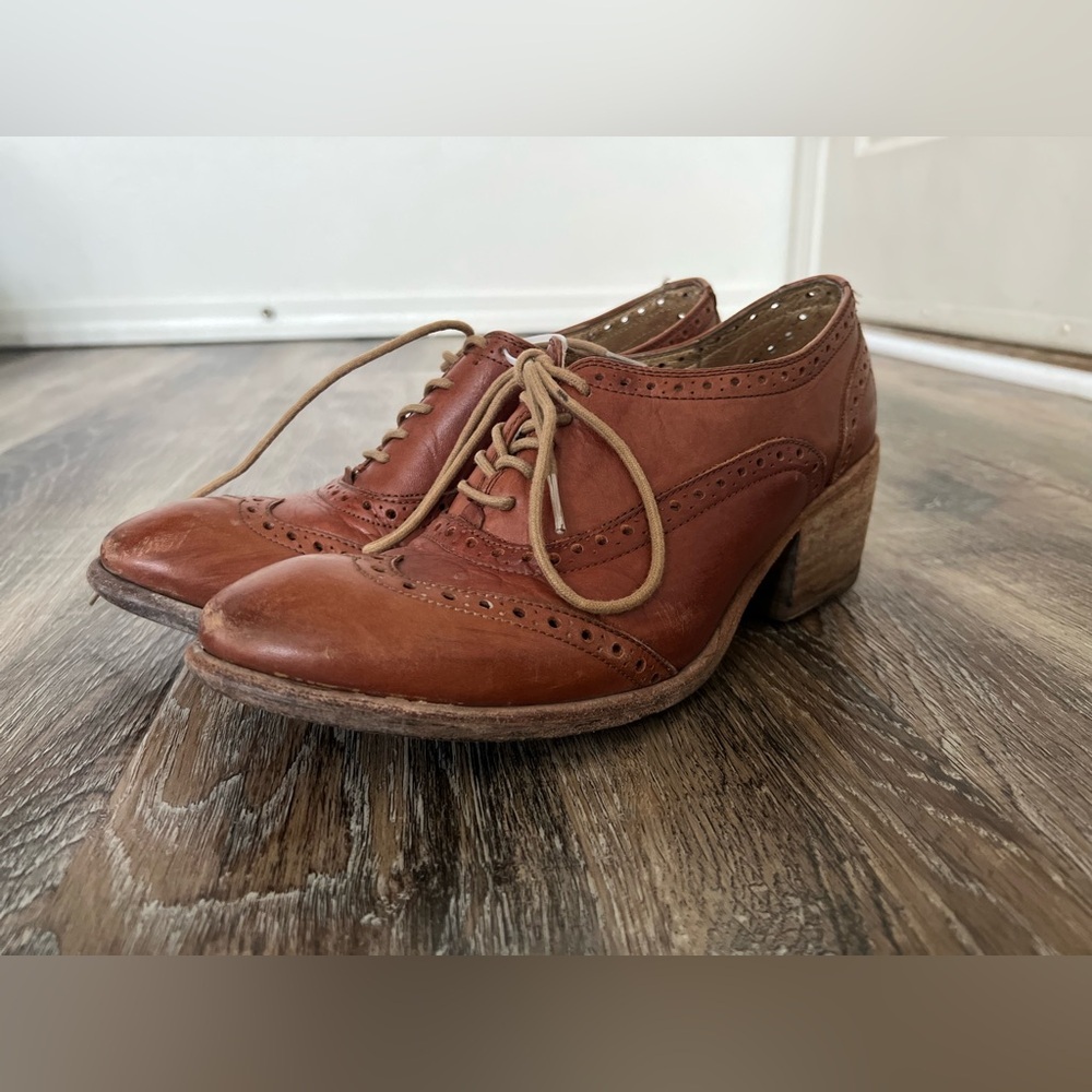 FRYE Maggie Wingtip Oxfords size 9.5